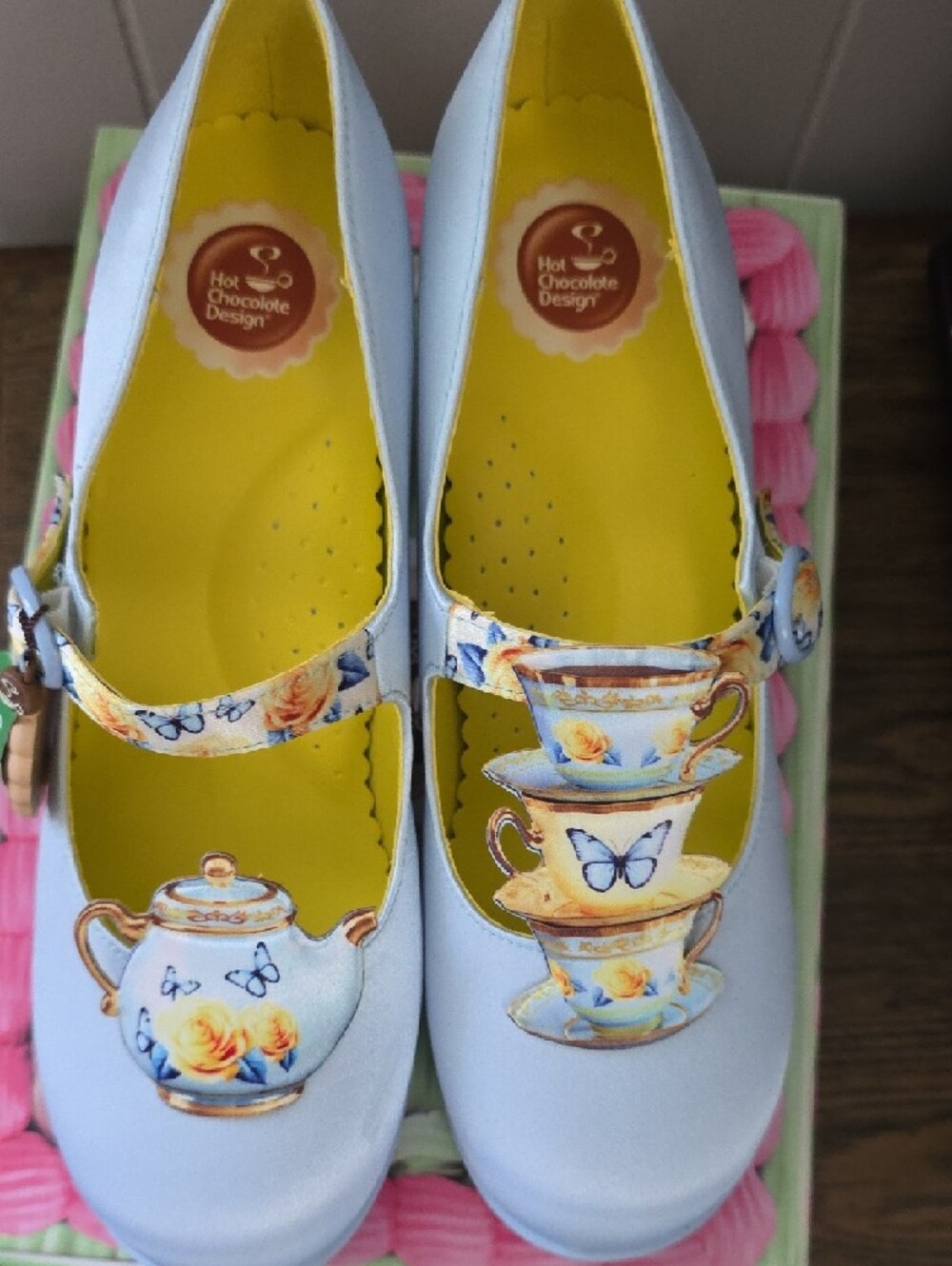 New Hot Chocolate Dress Shoes / Heels w/Tea Set Design Sz 8 US/ Eur 38 - Picture 4 of 16